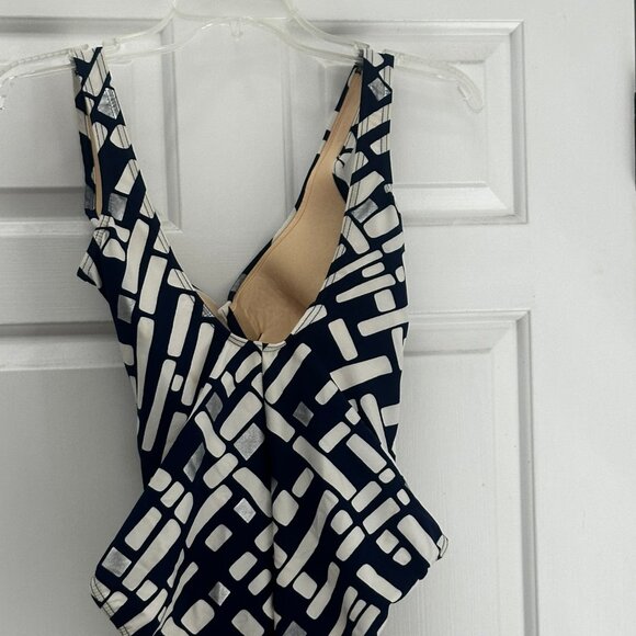 Miraclesuit Estilo Swimsuit – Navy/White, Tummy Control, Glam V-Neck - Size 12 - Picture 7 of 15